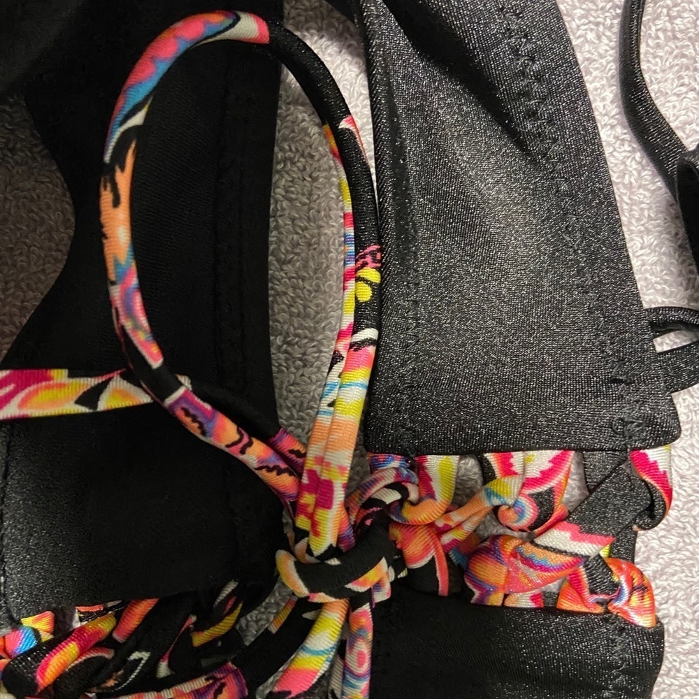 Bingo surf women’s bikini with tassels detail. - Picture 5 of 8